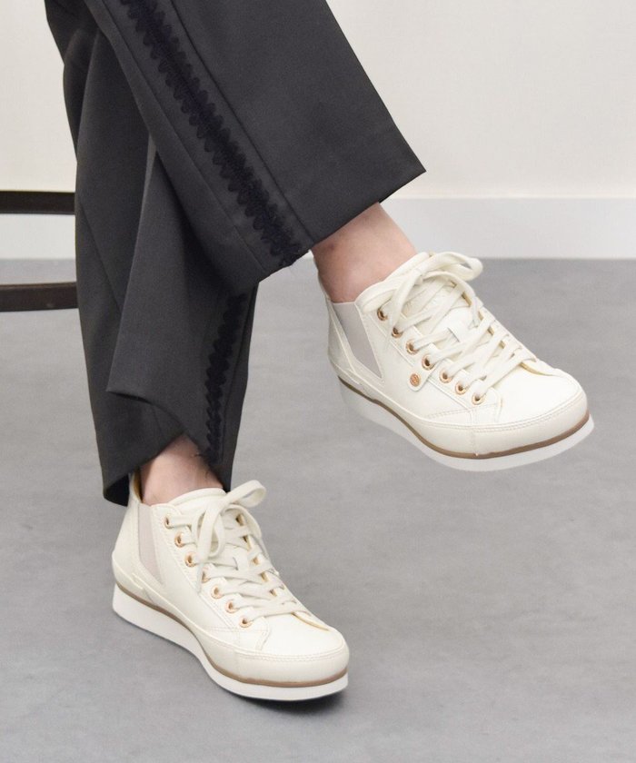 【インター ショシュール/INTER-CHAUSSURES】の【BUSSOLA】サイドゴアミドルカットスニーカー インテリア・キッズ・メンズ・レディースファッション・服の通販 founy(ファニー) https://founy.com/ ファッション Fashion レディースファッション Fashion for Women 抗菌 Antibacterial, Bacteria-Resistant シューズ Shoes, Footwear スニーカー Sneakers, Trainers バランス Balance, Style Balance ミドル Middle Length, Mid Height ライニング Inner Lining, Inner Fabric, Lined ラバー Rubber, Rubber Sole |ID: prp329100004668935 ipo3291000000033760088