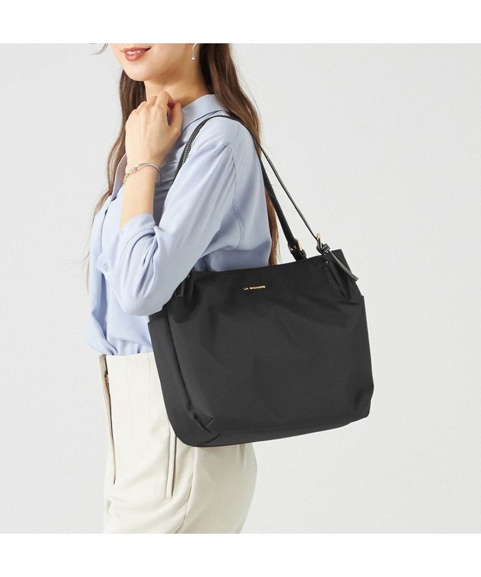 【ラ バガジェリー/LA BAGAGERIE】のポリエステルキャンバス A4トート インテリア・キッズ・メンズ・レディースファッション・服の通販 founy(ファニー) https://founy.com/ ファッション Fashion レディースファッション Fashion for Women バッグ Bags キャンバス Canvas, Canvas Fabric 軽量 Lightweight, Ultra Light シンプル Simple, Minimal スマート Smart, Elegant 定番 Standard, Basic Item 人気 Popular, Best Seller ポケット Pocket, Pocket Detail リネン Linen, Linen Fabric 旅行 Travel ビジネス 仕事 通勤 Business / Work / Commuting |ID: prp329100004668950 ipo3291000000033760135
