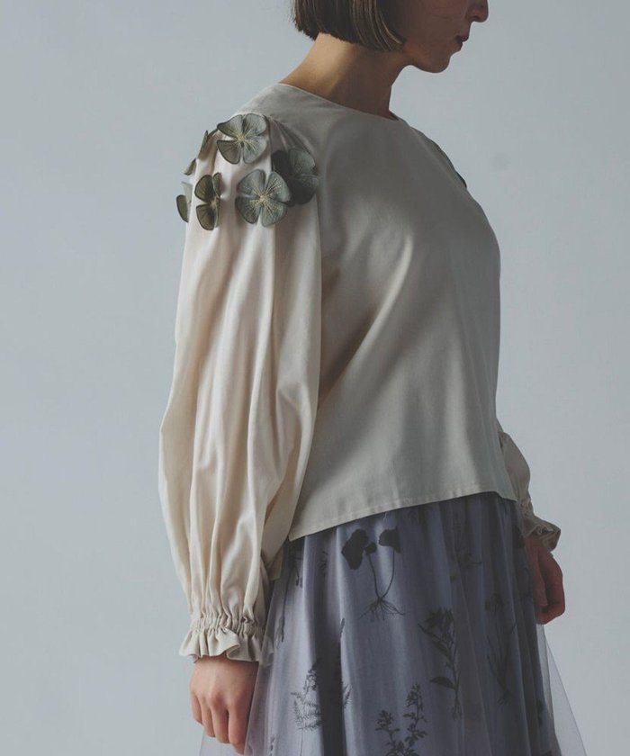【ムーク/muuc】の〈コットン100%強撚糸〉〈遠州織物の工場で織られた上質な生地〉〈清涼感とシアー感〉コットンシフォンドビー 花モチーフ付きブラウス インテリア・キッズ・メンズ・レディースファッション・服の通販 founy(ファニー) https://founy.com/ ファッション Fashion レディースファッション Fashion for Women トップス・カットソー Cut & Sew Tops シャツ・ブラウス・オフィスカジュアル Elegant Blouses & Button-Ups キャンバス Canvas, Canvas Fabric シアー Sheer, See-Through シンプル Simple, Minimal 手編み Hand-Knitted, Handmade Knit パターン Pattern, Design Print モチーフ Motif, Design Theme A/W・秋冬 Autumn/Winter S/S・春夏 SS, Spring/Summer, Warm Season 再入荷 Restock / Back in Stock 夏 Summer エレガント 上品 Elegant |ID: prp329100004669012 ipo3291000000033760336
