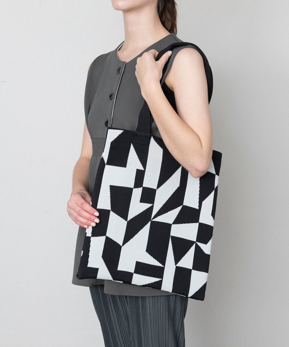 【トリコテ/Tricote】のランダムブロックトートバッグ【軽くて丈夫・A4対応】 人気、トレンドファッション・服の通販 founy(ファニー) ファッション Fashion レディースファッション Fashion for Women バッグ Bags おすすめ Recommended / Our Picks タオル Towel, Bath Towel ブロック Block, Solid Block Pattern ポケット Pocket, Pocket Detail マグネット Magnet, Magnetic Closure モノトーン Monotone, Black and White ランダム Random, Irregular 人気 Popular, Best Seller other-1|ID: prp329100004669375 ipo3291000000033761543