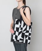 【トリコテ/Tricote】のランダムブロックトートバッグ【軽くて丈夫・A4対応】 人気、トレンドファッション・服の通販 founy(ファニー) ファッション Fashion レディースファッション Fashion for Women バッグ Bags おすすめ Recommended / Our Picks タオル Towel, Bath Towel ブロック Block, Solid Block Pattern ポケット Pocket, Pocket Detail マグネット Magnet, Magnetic Closure モノトーン Monotone, Black and White ランダム Random, Irregular 人気 Popular, Best Seller thumbnail 99BLACK|ID: prp329100004669375 ipo3291000000033761544