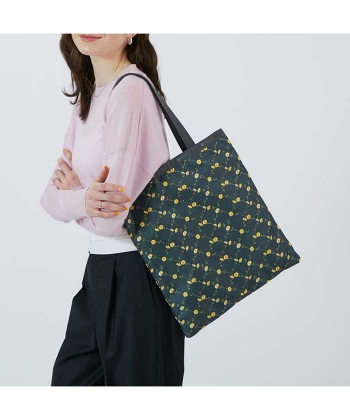 【レスポートサック/LeSportsac】のLARGE EMERALD TOTE/デイジークロスグリーン インテリア・キッズ・メンズ・レディースファッション・服の通販 founy(ファニー) https://founy.com/ ファッション Fashion レディースファッション Fashion for Women バッグ Bags シンプル Simple, Minimal スリム Slim, Slim Fit 雑誌 Magazine, Fashion Magazine フラワー Flower, Floral プリント Print, Printed Pattern ポケット Pocket, Pocket Detail おすすめ Recommended / Our Picks ビジネス 仕事 通勤 Business / Work / Commuting |ID: prp329100004669397 ipo3291000000033761609