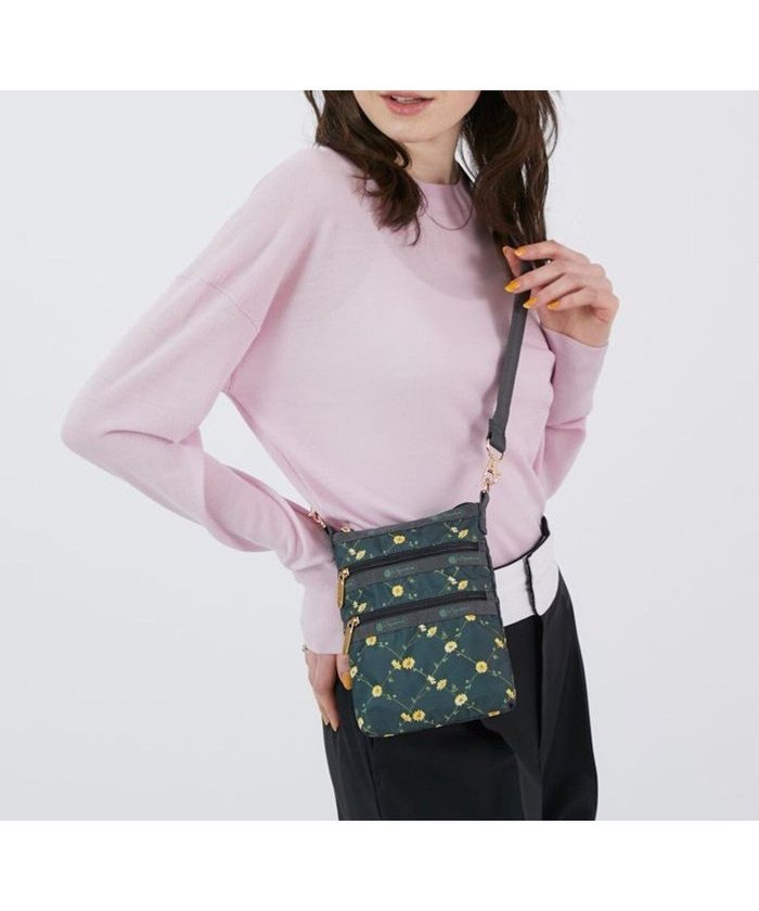 【レスポートサック/LeSportsac】の3 ZIP CROSSBODY/デイジークロスグリーン インテリア・キッズ・メンズ・レディースファッション・服の通販 founy(ファニー) https://founy.com/ ファッション Fashion レディースファッション Fashion for Women おすすめ Recommended / Our Picks アウトドア Outdoor Clothing スマート Smart, Elegant フラワー Flower, Floral プリント Print, Printed Pattern ポケット Pocket, Pocket Detail 旅行 Travel 財布 Wallet, Purse |ID: prp329100004669404 ipo3291000000033761623