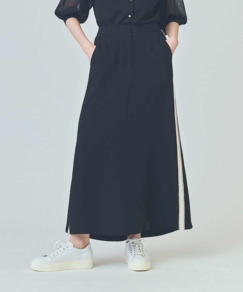【グレース コンチネンタル/GRACE CONTINENTAL】のラインビジューロングスカート インテリア・キッズ・メンズ・レディースファッション・服の通販 founy(ファニー) 　ファッション　Fashion　レディースファッション　Fashion for Women　スカート　Skirts　ロングスカート　Long Skirts / Maxi & Midi Skirts　おすすめ　Recommended / Our Picks　スニーカー　Sneakers, Trainers　セットアップ　Set-Up, Coordinated Outfit　ダブル　Double, Double-Breasted　ビジュー　Bijou, Jewel-like Accent　フレア　Flare, Flared　リュクス　Luxury, Elegant, High-End, Chic　ロング　Long, Long-Length　エレガント 上品　Elegant　夏　Summer　春　Spring　S/S・春夏　SS, Spring/Summer, Warm Season　ブラック|ID: prp329100004670106 ipo3291000000033765072