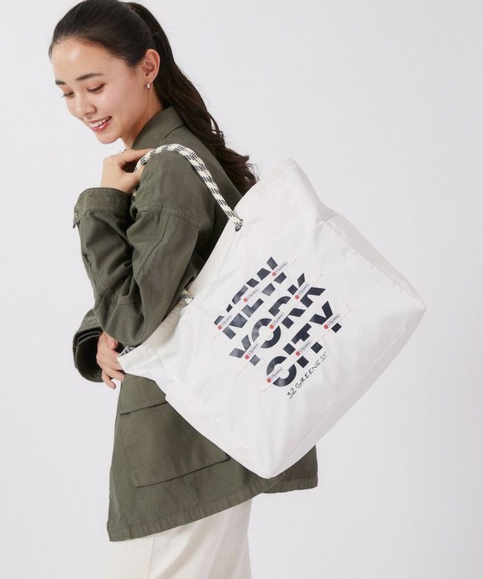 【レスポートサック/LeSportsac】のLARGE 2 WAY TOTE/2ウェイメレンゲソーホー インテリア・キッズ・メンズ・レディースファッション・服の通販 founy(ファニー) https://founy.com/ ファッション Fashion レディースファッション Fashion for Women バッグ Bags 軽量 Lightweight, Ultra Light シンプル Simple, Minimal トラベル Travel, Travel Gear プリント Print, Printed Pattern ポケット Pocket, Pocket Detail 無地 Plain, Solid Color リバーシブル Reversible, Two-Sided おすすめ Recommended / Our Picks 旅行 Travel ビジネス 仕事 通勤 Business / Work / Commuting |ID: prp329100004670130 ipo3291000000033765146