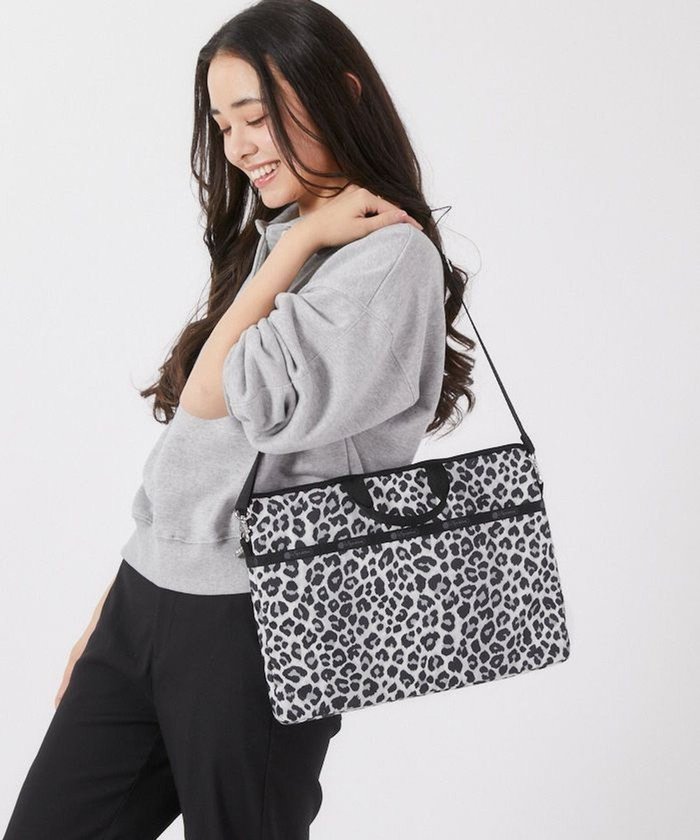 【レスポートサック/LeSportsac】のTH LAPTOP CASE 15/ニュートラルレオパード インテリア・キッズ・メンズ・レディースファッション・服の通販 founy(ファニー) https://founy.com/ ファッション Fashion レディースファッション Fashion for Women おすすめ Recommended / Our Picks クッション Cushion, Throw Pillow ポケット Pocket, Pocket Detail レオパード Leopard, Animal Print |ID: prp329100004670136 ipo3291000000033765158