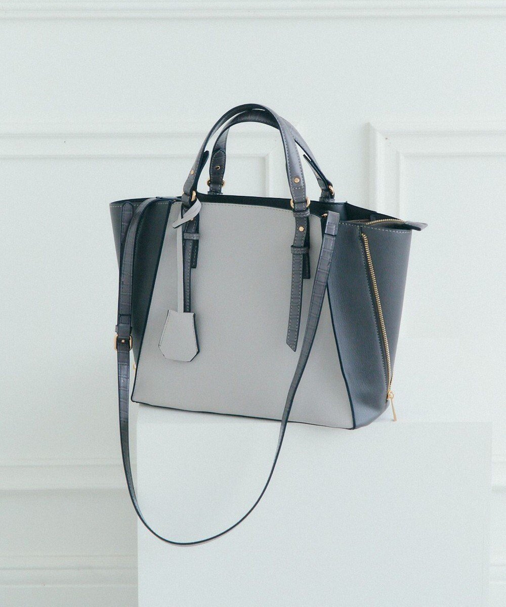 【イェッカ ヴェッカ/YECCA VECCA】の【A4対応】2way配色ZIPデザインバッグ インテリア・キッズ・メンズ・レディースファッション・服の通販 founy(ファニー) ファッション Fashion レディースファッション Fashion for Women バッグ Bags サイドジップ Side Zip, Side Zipper ショルダー Shoulder, Shoulder Strap フォルム Silhouette, Form ポケット Pocket, Pocket Detail 財布 Wallet, Purse ビジネス 仕事 通勤 Business / Work / Commuting Light Gray|ID: prp329100004670251 ipo3291000000033765599