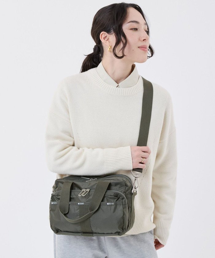 【レスポートサック/LeSportsac】のMETRO CONVERTIBLE/グラベルC インテリア・キッズ・メンズ・レディースファッション・服の通販 founy(ファニー) https://founy.com/ ファッション Fashion レディースファッション Fashion for Women 軽量 Lightweight, Ultra Light スポーティ Sporty, Casual Athletic 財布 Wallet, Purse トラベル Travel, Travel Gear 人気 Popular, Best Seller プリント Print, Printed Pattern ポケット Pocket, Pocket Detail マグネット Magnet, Magnetic Closure 無地 Plain, Solid Color 旅行 Travel |ID: prp329100004670661 ipo3291000000034640258