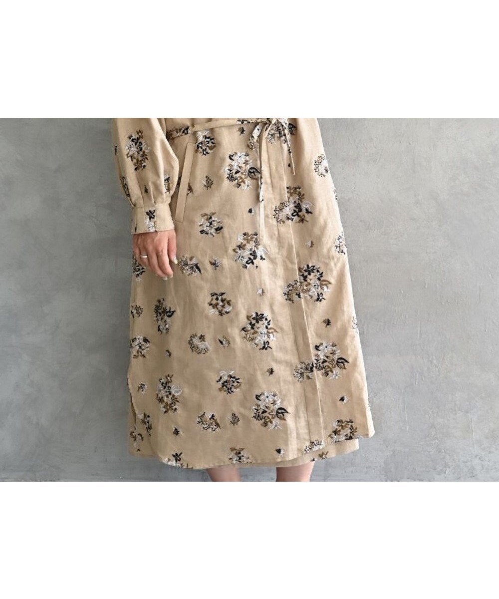 【ムーク/muuc】の〈2WAY〉〈コットン×リネン〉〈高品質なドライタッチ生地〉〈遠州織物の工場で織られた上質なコットン生地〉野小花刺繍 羽織り&ワンピースドレス インテリア・キッズ・メンズ・レディースファッション・服の通販 founy(ファニー) 　ファッション　Fashion　レディースファッション　Fashion for Women　ワンピース　Dresses　フォーマル・パーティードレス・結婚式用ドレス　Elegant & Casual Dresses　春　Spring　キャンバス　Canvas, Canvas Fabric　ドレス　Dress, One-Piece　定番　Standard, Basic Item　手編み　Hand-Knitted, Handmade Knit　パターン　Pattern, Design Print　リネン　Linen, Linen Fabric　S/S・春夏　SS, Spring/Summer, Warm Season　再入荷　Restock / Back in Stock　夏　Summer　ベージュ|ID: prp329100004670852 ipo3291000000033767485