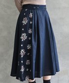 【ムーク/muuc】の〈コットン×リネン〉〈高品質なドライタッチ生地〉〈遠州織物の工場で織られた上質な生地〉野小花刺繍 ウエスト後ろゴムあり 裏地あり ギャザースカート ネイビー|ID: prp329100004670853 ipo3291000000034276585
