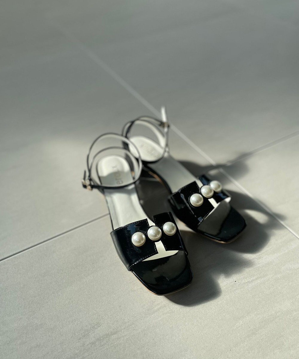 【フェルゥ/Feroux】のパールポイント サンダル インテリア・キッズ・メンズ・レディースファッション・服の通販 founy(ファニー) ファッション Fashion レディースファッション Fashion for Women サンダル Sandals, Summer Shoes シャイニー Shiny, Glossy Finish シルバー Silver, Metallic Silver シンプル Simple, Minimal ストラップサンダル Strappy Sandals, Strap Sandals パール Pearl, Pearl Accent 夏 Summer 春 Spring S/S・春夏 SS, Spring/Summer, Warm Season ブラック系|ID: prp329100004671300 ipo3291000000034605251