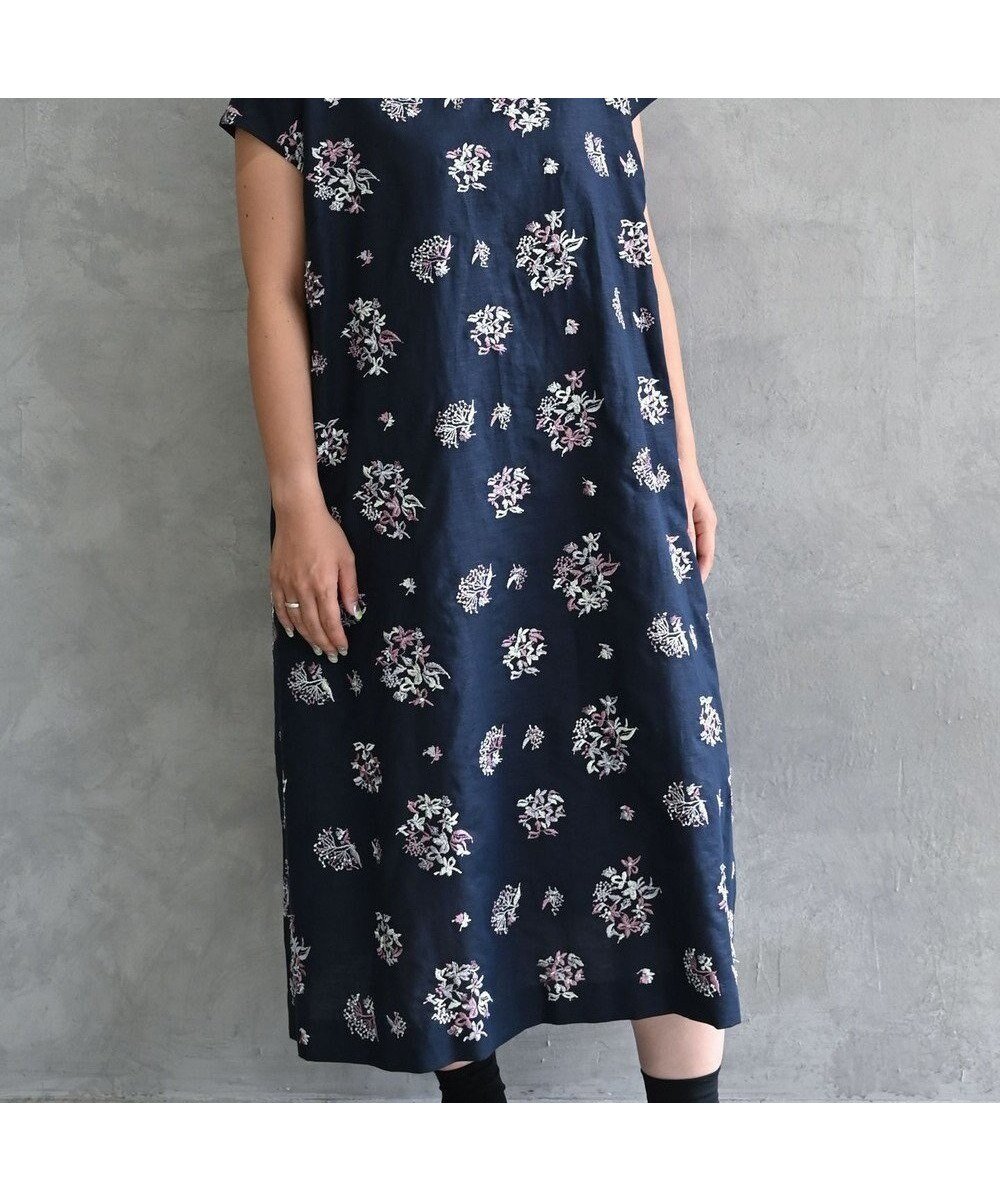【ムーク/muuc】の〈コットン×リネン〉〈高品質なドライタッチ生地〉野小花刺繍ゆったりワンピース インテリア・キッズ・メンズ・レディースファッション・服の通販 founy(ファニー) 　ファッション　Fashion　レディースファッション　Fashion for Women　ワンピース　Dresses　春　Spring　キャンバス　Canvas, Canvas Fabric　定番　Standard, Basic Item　手編み　Hand-Knitted, Handmade Knit　パターン　Pattern, Design Print　リネン　Linen, Linen Fabric　S/S・春夏　SS, Spring/Summer, Warm Season　再入荷　Restock / Back in Stock　夏　Summer　ネイビー|ID: prp329100004671359 ipo3291000000033769548