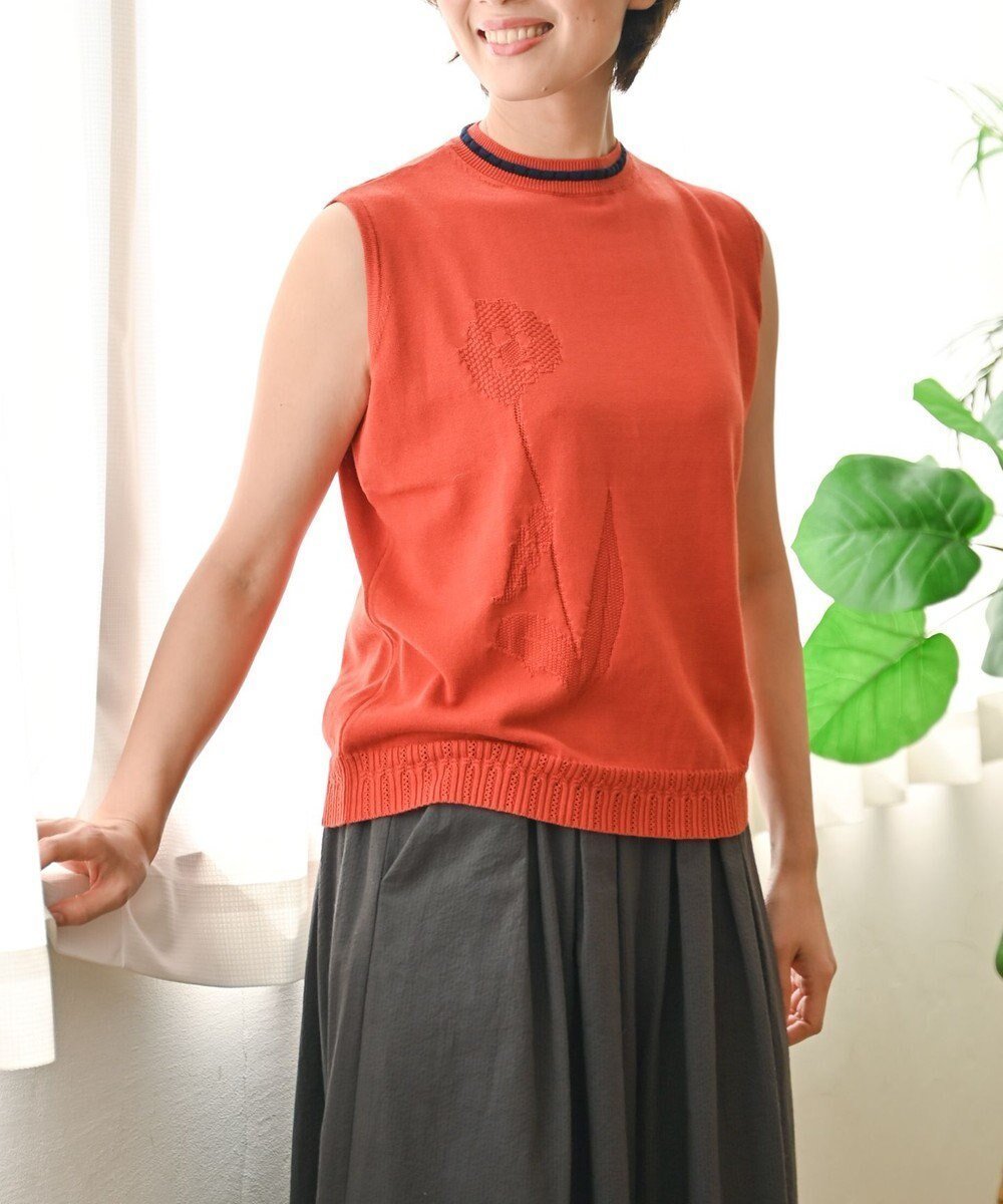 【ムーク/muuc】の〈細番手の高級綿糸コットンコーマ糸〉〈洗練された繊維の滑らかな肌触り〉〈お家で洗えるニット〉模様編み ポピーの花リンクス編み ノースリーブブルオーバー インテリア・キッズ・メンズ・レディースファッション・服の通販 founy(ファニー) 　ファッション　Fashion　レディースファッション　Fashion for Women　トップス・カットソー　Cut & Sew Tops　ニット　Knit Tops & Sweaters　キャミソール&ノースリーブ　Camisoles & Sleeveless Tops　インナー　Innerwear　春　Spring　洗える　Machine Washable　キャンバス　Canvas, Canvas Fabric　ジャケット　Jacket, Outerwear　セーター　Sweater, Knitwear　手編み　Hand-Knitted, Handmade Knit　パターン　Pattern, Design Print　S/S・春夏　SS, Spring/Summer, Warm Season　再入荷　Restock / Back in Stock　夏　Summer　オレンジ|ID: prp329100004671365 ipo3291000000033769574