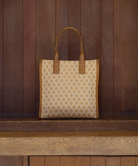 【ミヤビヤ/MIYABIYA】のLAQUOH クロス柄ジャガードトートバッグ L 人気、トレンドファッション・服の通販 founy(ファニー) ファッション Fashion レディースファッション Fashion for Women バッグ Bags シンプル Simple, Minimal 財布 Wallet, Purse ハンド Hand, Handmade フラット Flat, Flat Shoes ポケット Pocket, Pocket Detail モノトーン Monotone, Black and White 日本製 Made In Japan |ID:prp329100004671387
