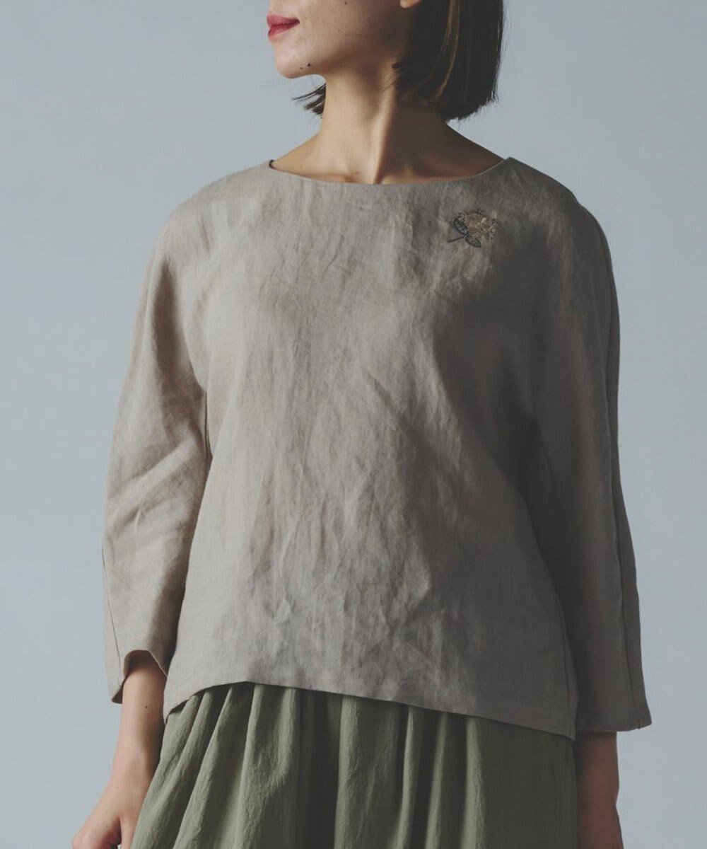 【ムーク/muuc】の〈高品質ベルギーリネン〉〈オンオフ着られる〉花刺繍モチーフ付きリネンプルオーバー インテリア・キッズ・メンズ・レディースファッション・服の通販 founy(ファニー) ファッション Fashion レディースファッション Fashion for Women トップス・カットソー Cut & Sew Tops シャツ・ブラウス・オフィスカジュアル Elegant Blouses & Button-Ups カジュアルプルオーバー・ニットトップス Pullovers & Knit Tops / Casual Pullovers オケージョン Occasion Wear 春 Spring キャンバス Canvas, Canvas Fabric 手編み Hand-Knitted, Handmade Knit パターン Pattern, Design Print モチーフ Motif, Design Theme リネン Linen, Linen Fabric S/S・春夏 SS, Spring/Summer, Warm Season 再入荷 Restock / Back in Stock 夏 Summer エレガント 上品 Elegant グレーベージュ|ID: prp329100004671409 ipo3291000000034283316
