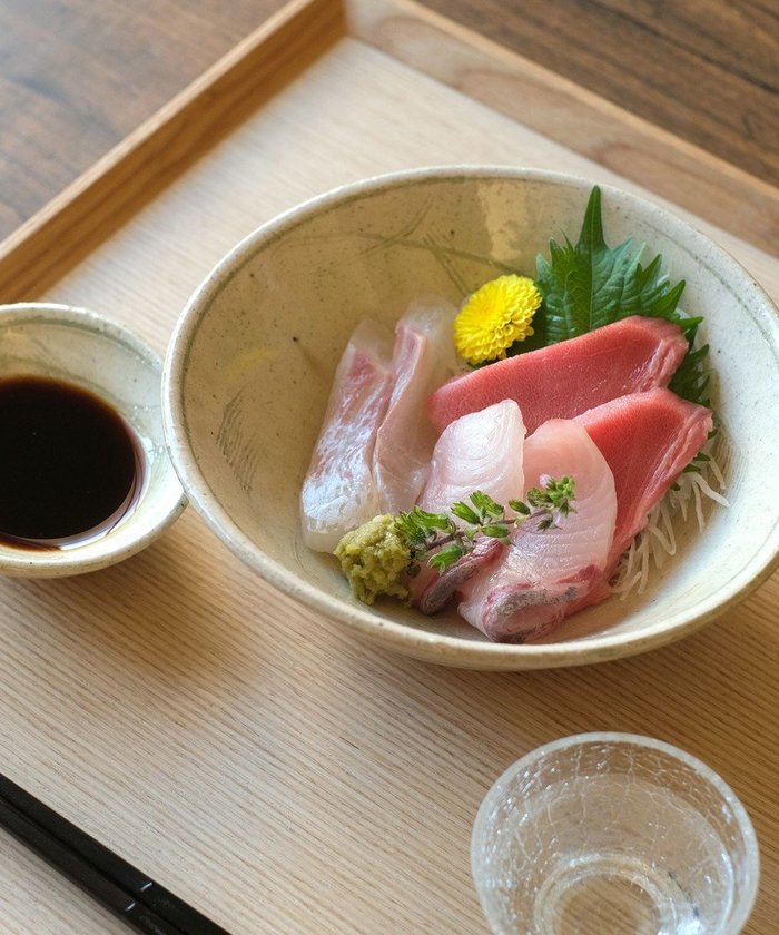 【たち吉/TACHIKICHI】の【たち吉】灰釉草文 刺身揃 〈大2個・小2個〉 美濃焼 インテリア・キッズ・メンズ・レディースファッション・服の通販 founy(ファニー) https://founy.com/ ファッション Fashion レディースファッション Fashion for Women |ID: prp329100004671430 ipo3291000000034283354