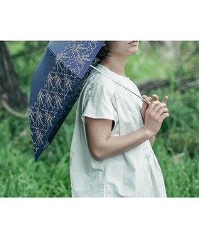 【アンドウール/AND WOOL】の〈UVカット率99%以上・一級遮光生地・晴雨兼用〉イラカ刺繍の日傘 (折りたたみ傘タイプ) 人気、トレンドファッション・服の通販 founy(ファニー) ファッション Fashion レディースファッション Fashion for Women レイングッズ・傘・晴雨兼用傘 Umbrellas & Rain Gear 傘 Umbrella, Parasol 軽量 Lightweight, Ultra Light サマー Summer, Summer Style スポーツ Sports, Activewear センター Center, Center Line 日傘 Parasol, UV Umbrella 再入荷 Restock / Back in Stock |ID:prp329100004671493