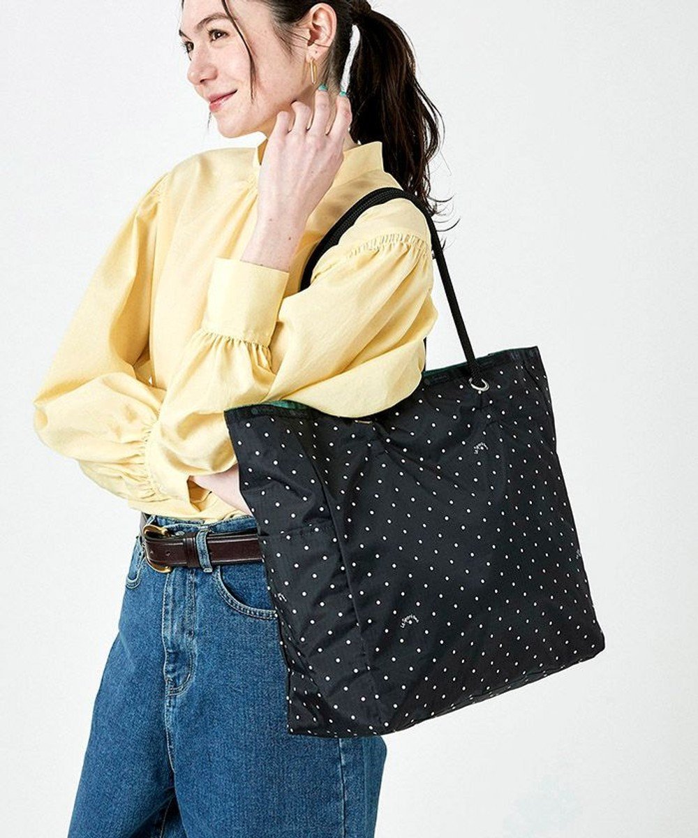 【レスポートサック/LeSportsac】のLARGE 2 WAY TOTE/プティドット/セージグリーン 人気、トレンドファッション・服の通販 founy(ファニー) 　ファッション　Fashion　レディースファッション　Fashion for Women　バッグ　Bags　シンプル　Simple, Minimal　ドット　Polka Dot, Dot Pattern　ポケット　Pocket, Pocket Detail　無地　Plain, Solid Color　リバーシブル　Reversible, Two-Sided　おすすめ　Recommended / Our Picks　旅行　Travel　ビジネス 仕事 通勤　Business / Work / Commuting　 other-1|ID: prp329100004671499 ipo3291000000034283519