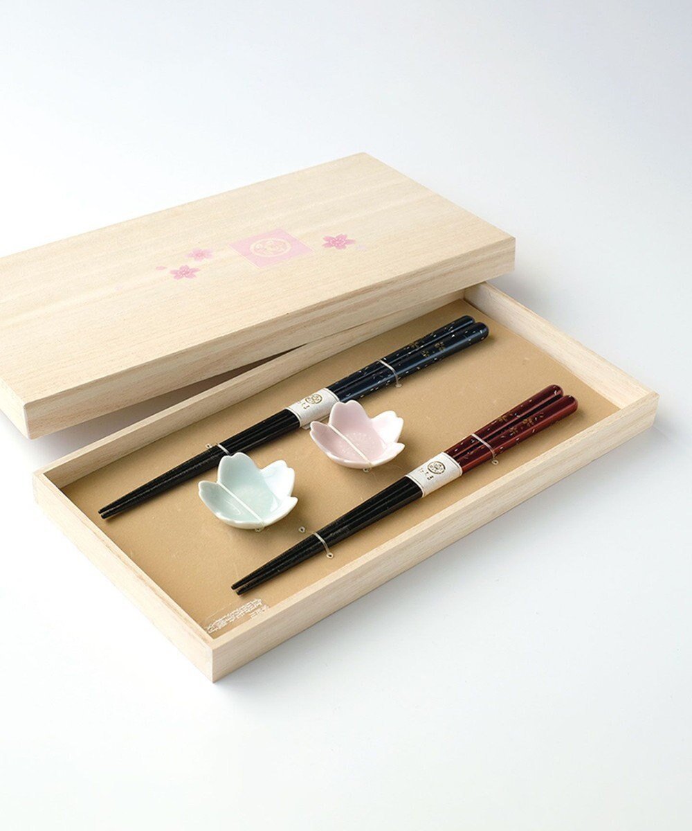 【たち吉/TACHIKICHI】の【たち吉】桜花 夫婦箸・箸置セット(桐箱入)〈各2〉 インテリア・キッズ・メンズ・レディースファッション・服の通販 founy(ファニー) 　ファッション　Fashion　レディースファッション　Fashion for Women　おすすめ　Recommended / Our Picks　ホワイト系その他|ID: prp329100004671609 ipo3291000000034284261