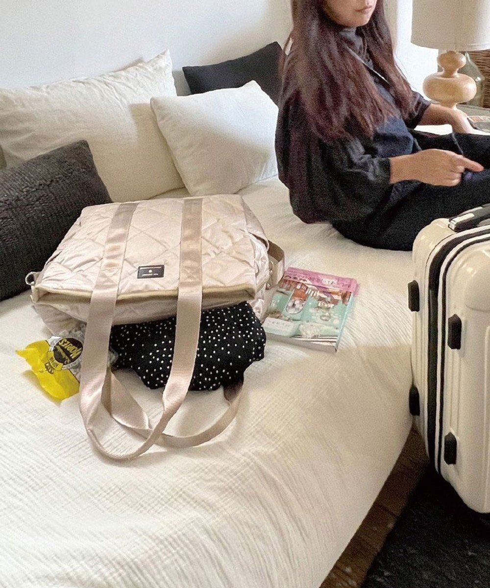 【ルートート/ROOTOTE】の1162【大容量 キャリーケース装着可能】SC.グランデボックス.グリスン-A インテリア・キッズ・メンズ・レディースファッション・服の通販 founy(ファニー) 　ファッション　Fashion　レディースファッション　Fashion for Women　カメラ　Camera Accessories　キルティング　Quilted, Quilting　巾着　Drawstring Bag, Kinchaku　ショルダー　Shoulder, Shoulder Strap　ポケット　Pocket, Pocket Detail　ループ　Loop, Loop Knit　旅行　Travel　小旅行　Short Trip　新作・新入荷　New Arrivals / New In　ビジネス 仕事 通勤　Business / Work / Commuting　01:ベージュ|ID: prp329100004671751 ipo3291000000034285095