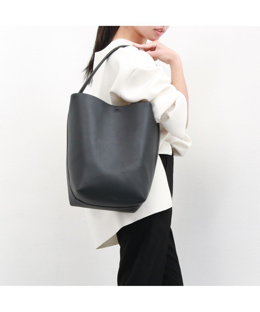 【アンビリオン/UNBILLION】のカシュカシュ cachecache / シュリンクミニマルシェイプバケツバッグL インテリア・キッズ・メンズ・レディースファッション・服の通販 founy(ファニー) ファッション Fashion レディースファッション Fashion for Women バッグ Bags インナー Innerwear カラフル Colorful Design ハンド Hand, Handmade バケツ Bucket, Bucket Style ミックス Mix, Mixed Style モチーフ Motif, Design Theme 再入荷 Restock / Back in Stock ブラック|ID: prp329100004672331 ipo3291000000034285777