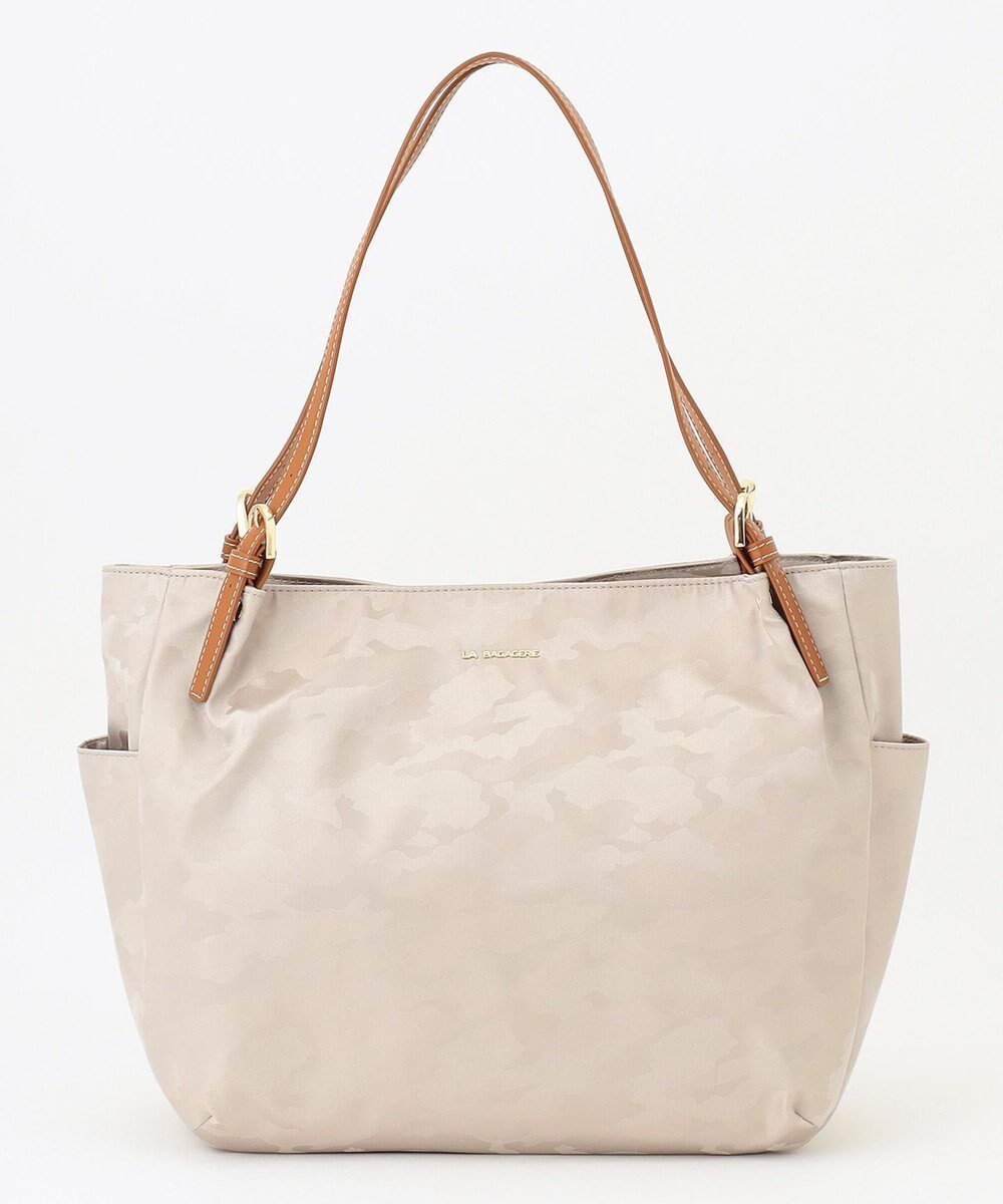 【ラ バガジェリー/LA BAGAGERIE】のシャドージャカード A4トートバッグ インテリア・キッズ・メンズ・レディースファッション・服の通販 founy(ファニー) 　ファッション　Fashion　レディースファッション　Fashion for Women　バッグ　Bags　エレガント 上品　Elegant　傘　Umbrella, Parasol　シャドー　Shadow, Subtle Pattern　ジャカード／ジャガード　Jacquard, Woven Pattern　スマート　Smart, Elegant　財布　Wallet, Purse　トラベル　Travel, Travel Gear　ハンカチ　Handkerchief, Hanky　ポケット　Pocket, Pocket Detail　ポーチ　Pouch, Small Case　リップ　Lip, Lip Motif　ビジネス 仕事 通勤　Business / Work / Commuting　アイボリー|ID: prp329100004672404 ipo3291000000034286882