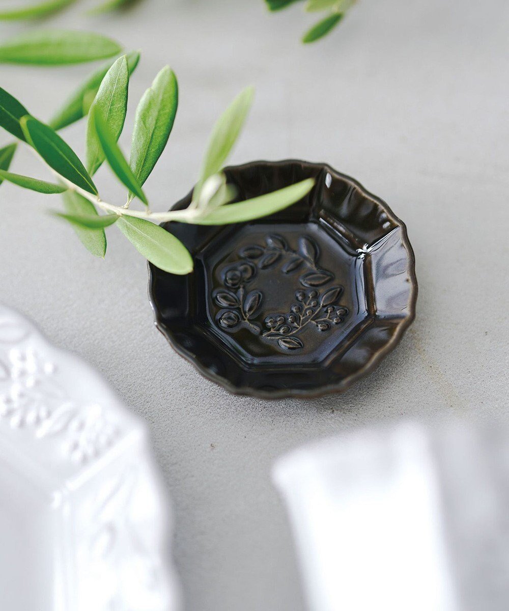 【アイトー製作所/aito】のオリーヴ プレート Sサイズ インテリア・キッズ・メンズ・レディースファッション・服の通販 founy(ファニー) 　ファッション　Fashion　レディースファッション　Fashion for Women　クラシカル　Classical, Vintage-Inspired　皿　Plate, Dish　フォルム　Silhouette, Form　プレート　Plate, Dish　エレガント 上品　Elegant　ブラック_111142|ID: prp329100004672928 ipo3291000000034273665