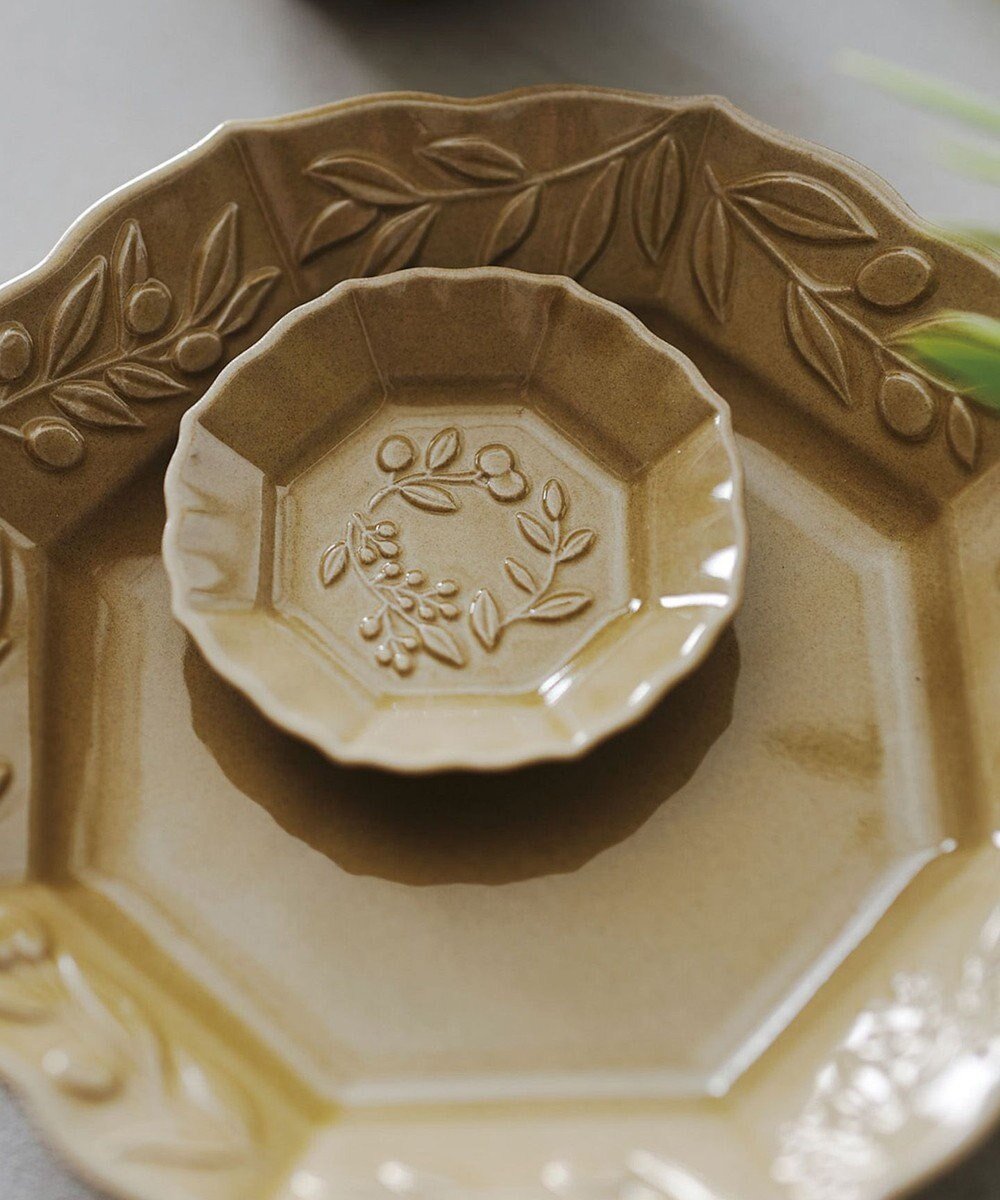 【アイトー製作所/aito】のオリーヴ プレート Sサイズ インテリア・キッズ・メンズ・レディースファッション・服の通販 founy(ファニー) 　ファッション　Fashion　レディースファッション　Fashion for Women　クラシカル　Classical, Vintage-Inspired　皿　Plate, Dish　フォルム　Silhouette, Form　プレート　Plate, Dish　エレガント 上品　Elegant　イエロー_111141|ID: prp329100004672928 ipo3291000000034273667