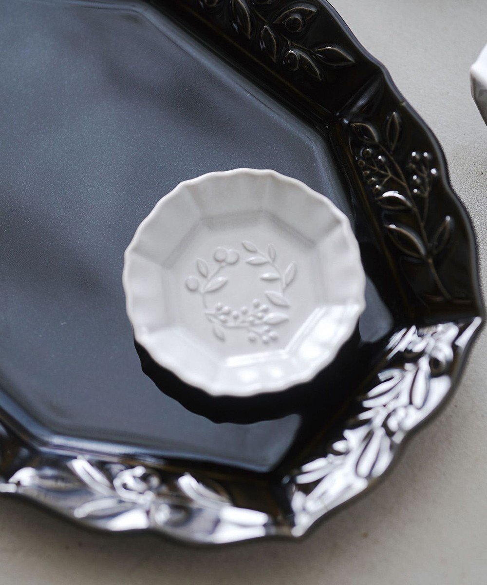 【アイトー製作所/aito】のオリーヴ プレート Sサイズ インテリア・キッズ・メンズ・レディースファッション・服の通販 founy(ファニー) 　ファッション　Fashion　レディースファッション　Fashion for Women　クラシカル　Classical, Vintage-Inspired　皿　Plate, Dish　フォルム　Silhouette, Form　プレート　Plate, Dish　エレガント 上品　Elegant　ホワイト_111140|ID: prp329100004672928 ipo3291000000034273671