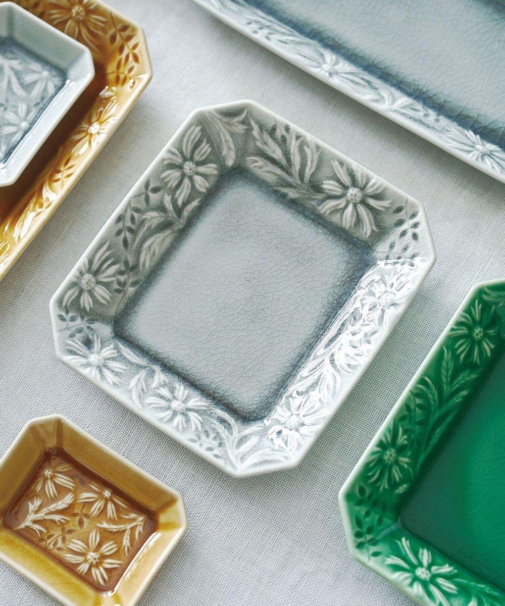 【アイトー製作所/aito】のマーガリート 角皿 インテリア・キッズ・メンズ・レディースファッション・服の通販 founy(ファニー) ファッション Fashion レディースファッション Fashion for Women 春 Spring 皿 Plate, Dish マーガレット Marguerite, Daisy Pattern 冬 Winter / This Winter グレイ_111150|ID: prp329100004672938 ipo3291000000034273710