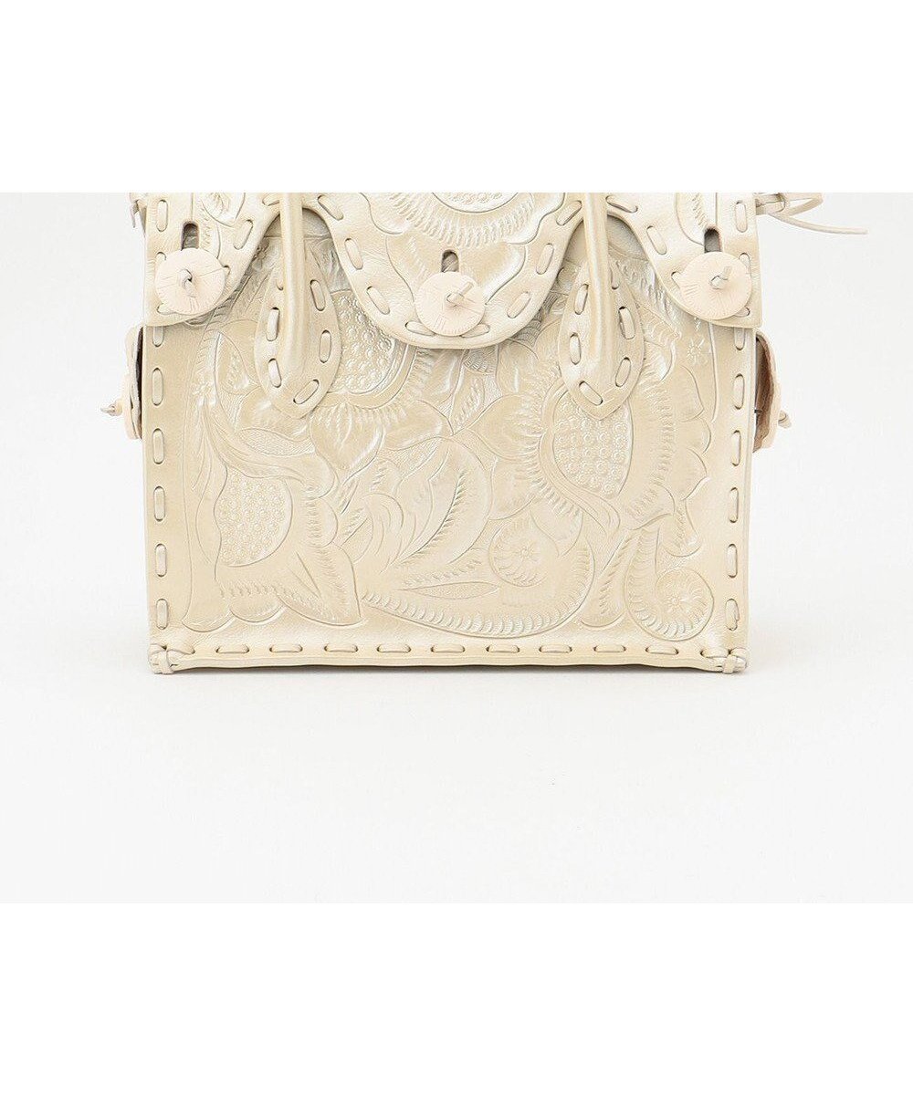 【グレース コンチネンタル/GRACE CONTINENTAL】のMaestraS-MTLC インテリア・キッズ・メンズ・レディースファッション・服の通販 founy(ファニー) ファッション Fashion レディースファッション Fashion for Women ウォレット Wallet ヴィンテージ Vintage Style 定番 Standard, Basic Item ハンド Hand, Handmade ポケット Pocket, Pocket Detail ポーチ Pouch, Small Case パールホワイト|ID: prp329100004673231 ipo3291000000034274519