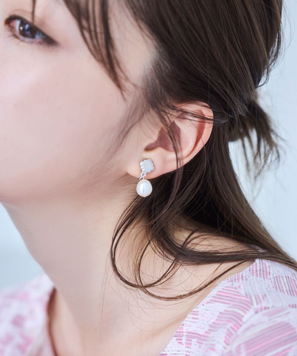 【トッカ/TOCCA】のCLOVER PEARL EARRINGS 淡水バロックパールイヤリング インテリア・キッズ・メンズ・レディースファッション・服の通販 founy(ファニー) 　ファッション　Fashion　レディースファッション　Fashion for Women　ジュエリー　Jewelry　ファッションリング　Fashion Rings　イヤリング・フープ・ドロップタイプ　Hoop, Drop & Clip Earrings　アクセサリー　Fashion Accessories　イヤリング　Earrings　テクスチャー　Texture, Textured Fabric　ネックレス　Necklace, Pendant Necklace　バロック　Baroque, Baroque Design　パール　Pearl, Pearl Accent　フォルム　Silhouette, Form　ポーチ　Pouch, Small Case　S/S・春夏　SS, Spring/Summer, Warm Season　おすすめ　Recommended / Our Picks　夏　Summer　2024年　2024　2024春夏・S/S　Spring/Summer 2024 SS24　エレガント 上品　Elegant　セレモニー　Ceremony　ギフト プレゼント　Gift / Present　シルバー系|ID: prp329100004674015 ipo3291000000035558238