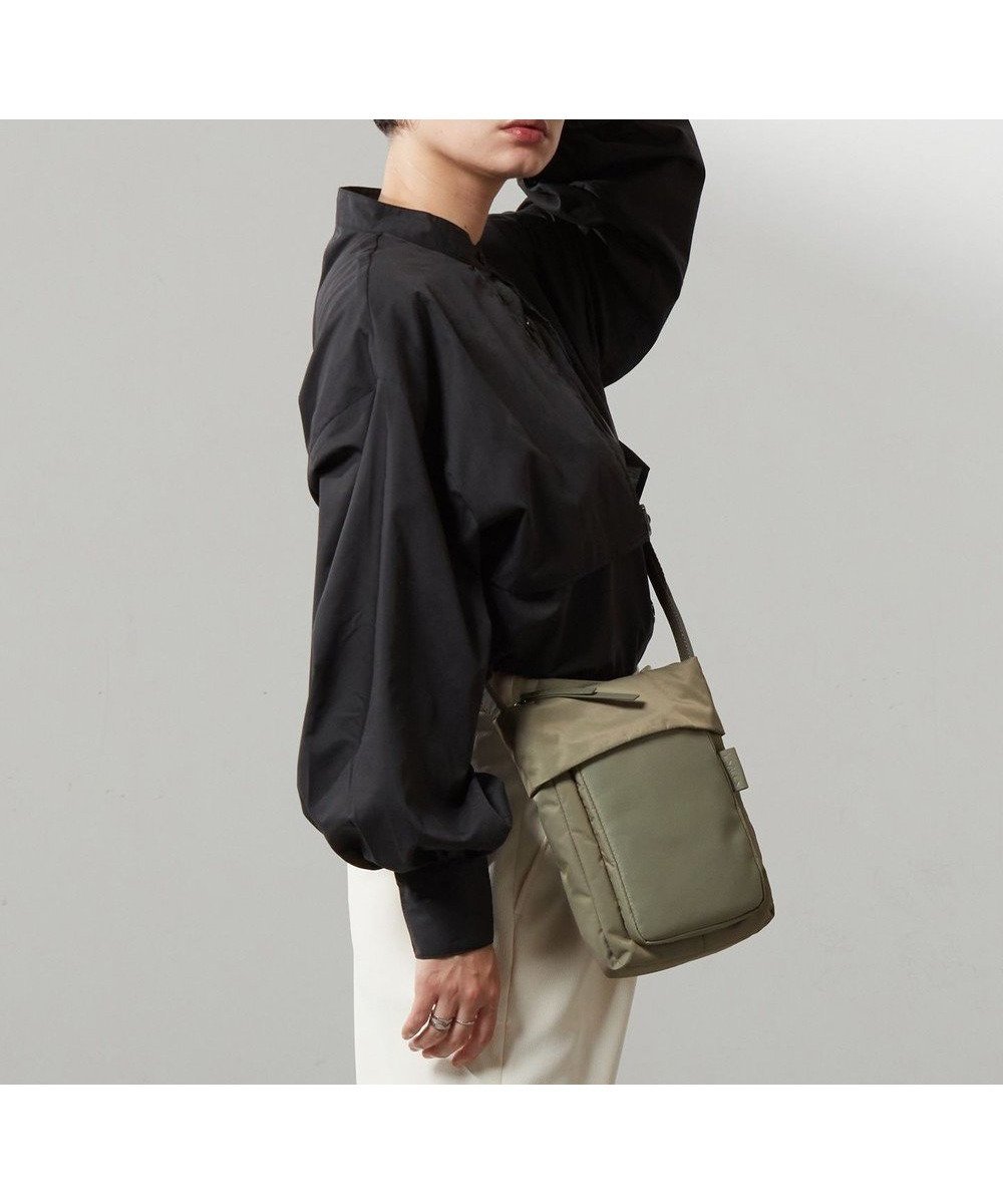 【イザック/Y'SACCS】のリサイクルナイロン×カウレザー ラップポシェット 人気、トレンドファッション・服の通販 founy(ファニー) 　ファッション　Fashion　レディースファッション　Fashion for Women　スマート　Smart, Elegant　フェミニン　Feminine, Girly　ポケット　Pocket, Pocket Detail　ポシェット　Pochette, Mini Bag　ラップ　Wrap, Wrap Design　 other-1|ID: prp329100004674032 ipo3291000000033779914