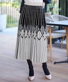 【ティアクラッセ/Tiaclasse】の【洗える】幾何学柄プリーツニットスカート 人気、トレンドファッション・服の通販 founy(ファニー) ファッション Fashion レディースファッション Fashion for Women スカート Skirts プリーツスカート / 上品フェミニンスタイル Pleated Skirts ウォッシャブル Machine Washable チュニック Tunic, Long Top プリーツ Pleats, Pleated ポケット Pocket, Pocket Detail モノトーン Monotone, Black and White ロング Long, Long-Length エレガント 上品 Elegant 再入荷 Restock / Back in Stock 冬 Winter / This Winter 新作・新入荷 New Arrivals / New In 春 Spring 楽ちん Easy Fit, Comfortable 洗える Machine Washable 無地 Plain, Solid Color 秋 Autumn A/W・秋冬 Autumn/Winter thumbnail オフホワイト|ID: prp329100004674293 ipo3291000000033780915