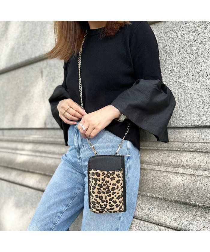 【ラ バガジェリー/LA BAGAGERIE】の【インスタグラマー chiyoさん×LA BAGAGERIE】チェーンスマホショルダー インテリア・キッズ・メンズ・レディースファッション・服の通販 founy(ファニー) https://founy.com/ ファッション Fashion レディースファッション Fashion for Women スマホ Smartphone, Mobile Device スマホショルダーバッグ Smartphone Shoulder Bag チェーン Chain, Chain Strap トレンド Trend, Trending Now フラップ Flap, Flap Pocket ポケット Pocket, Pocket Detail 旅行 Travel 財布 Wallet, Purse |ID: prp329100004674314 ipo3291000000034292405