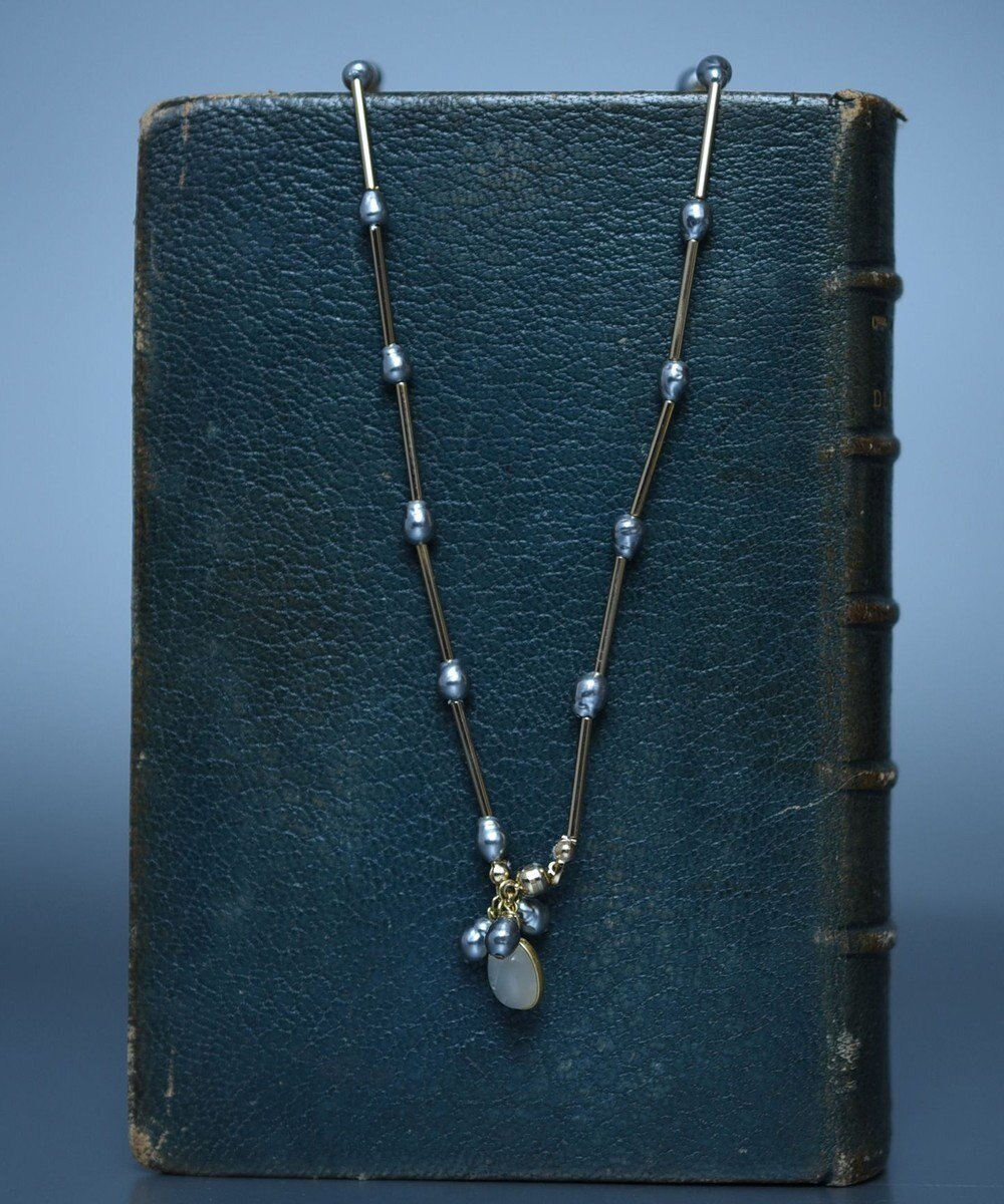 【モンシロ/monshiro】のガラスパールラインショート ネックレス インテリア・キッズ・メンズ・レディースファッション・服の通販 founy(ファニー) ファッション Fashion レディースファッション Fashion for Women ジュエリー Jewelry ネックレス Necklaces & Pendants アクセサリー Fashion Accessories ヴィンテージ Vintage Style シンプル Simple, Minimal ジュエリー Jewelry, Accessories チャーム Charm, Pendant ネックレス Necklace, Pendant Necklace パーティ Party, Party Style ボックス Boxy, Box Shape モチーフ Motif, Design Theme セレモニー Ceremony 結婚式 Wedding シルバーグレー|ID: prp329100004674581 ipo3291000000034299821