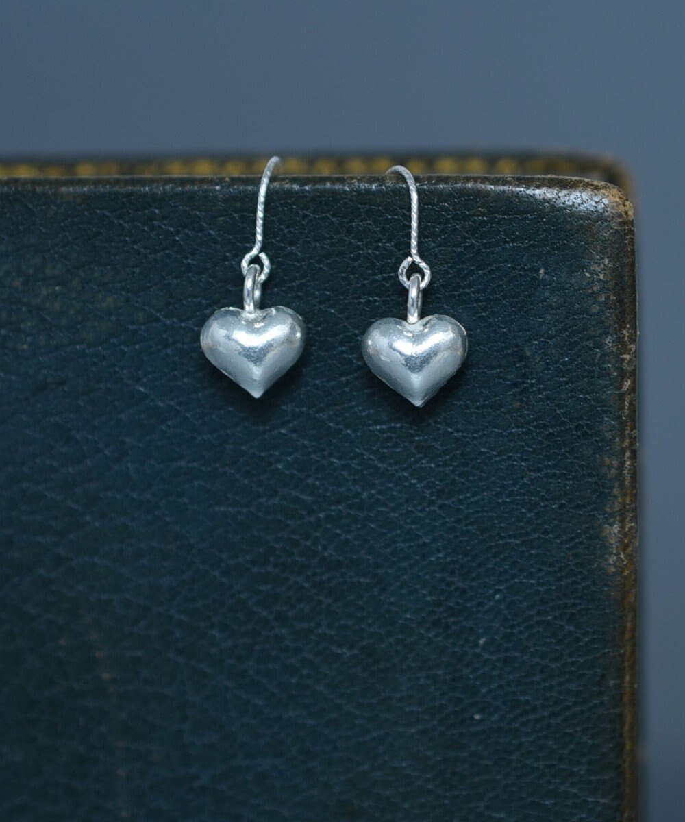 【モンシロ/monshiro】のカレンシルバーハートピアスS インテリア・キッズ・メンズ・レディースファッション・服の通販 founy(ファニー) ファッション Fashion レディースファッション Fashion for Women アクセサリー Fashion Accessories ヴィンテージ Vintage Style シルバー Silver, Metallic Silver シンプル Simple, Minimal ジュエリー Jewelry, Accessories ボックス Boxy, Box Shape モチーフ Motif, Design Theme エレガント 上品 Elegant シルバー|ID: prp329100004674582 ipo3291000000034299829