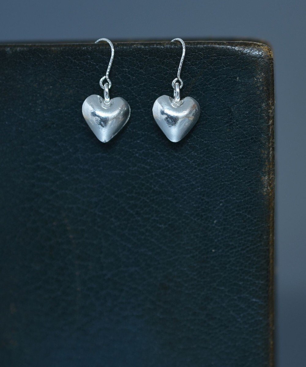 【モンシロ/monshiro】のカレンシルバーハートピアスM インテリア・キッズ・メンズ・レディースファッション・服の通販 founy(ファニー) ファッション Fashion レディースファッション Fashion for Women アクセサリー Fashion Accessories ヴィンテージ Vintage Style シルバー Silver, Metallic Silver シンプル Simple, Minimal ジュエリー Jewelry, Accessories ボックス Boxy, Box Shape モチーフ Motif, Design Theme エレガント 上品 Elegant シルバー|ID: prp329100004674583 ipo3291000000034299834