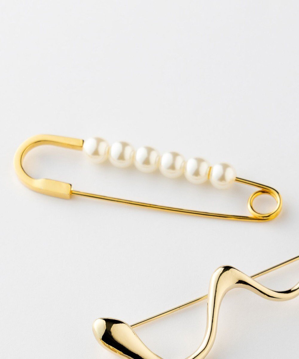 【23区/NIJYUSANKU】のパール キルトピン 人気、トレンドファッション・服の通販 founy(ファニー) 　ファッション　Fashion　レディースファッション　Fashion for Women　2023年　2023　2023-2024秋冬・A/W　Autumn/Winter 2023–24 AW23–24　冬　Winter / This Winter　アクセサリー　Fashion Accessories　オケージョン　Occasion Wear　カーディガン　Cardigan, Knitwear　キルト　Quilt, Quilted Fabric　ストール　Stole, Wrap　パール　Pearl, Pearl Accent　ブローチ　Brooch, Pin Brooch　ワンポイント　One Point, Statement Accent　A/W・秋冬　Autumn/Winter　 other-1|ID: prp329100004674791 ipo3291000000036032184