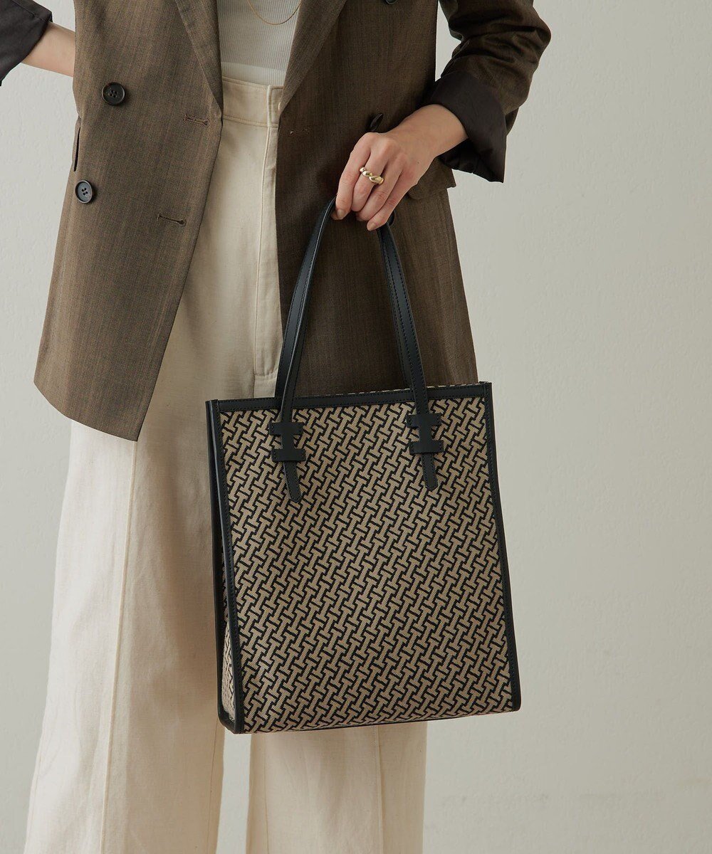 【イアクッチ/IACUCCI】の〈美人百花2月号〉モノグランマ M JACQUARD/RUGA 人気、トレンドファッション・服の通販 founy(ファニー) 　雑誌掲載アイテム　Magazine Picks & Fashion Features　ファッション雑誌　Fashion Magazines　ビジンヒャッカ　美人百花　ファッション　Fashion　レディースファッション　Fashion for Women　バッグ　Bags　クラシカル　Classical, Vintage-Inspired　グラフィック　Graphic, Graphic Design　シルバー　Silver, Metallic Silver　ジャカード／ジャガード　Jacquard, Woven Pattern　スマート　Smart, Elegant　雑誌　Magazine, Fashion Magazine　2月号　February Issue, Feb. Edition　ポケット　Pocket, Pocket Detail　マニッシュ　Mannish, Boyish　メタル　Metal, Metal Parts　モダン　Modern, Contemporary　おすすめ　Recommended / Our Picks　ビジネス 仕事 通勤　Business / Work / Commuting　 other-1|ID: prp329100004674851 ipo3291000000033783063