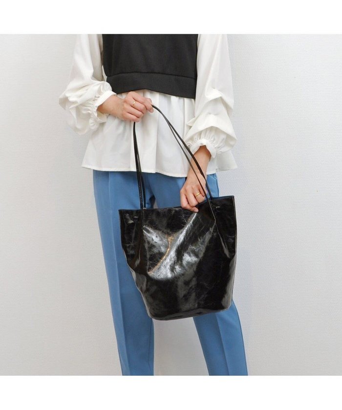 【アンビリオン/UNBILLION】のcachecache クラッシュメタリック肩入れバケツトートバッグ インテリア・キッズ・メンズ・レディースファッション・服の通販 founy(ファニー) https://founy.com/ ファッション Fashion レディースファッション Fashion for Women バッグ Bags クラッシュ Distressed, Crashed Style トレンド Trend, Trending Now 財布 Wallet, Purse 軽量 Lightweight, Ultra Light |ID: prp329100004674987 ipo3291000000034270105