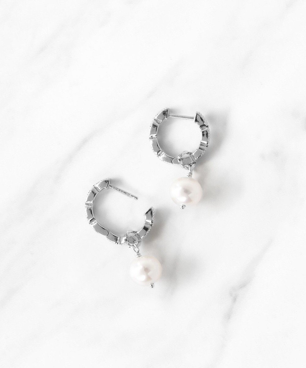 【トッカ/TOCCA】の【WEB限定】DAISY PETAL HOOP PIERCED EARRINGS K10ホワイトゴールド 淡水パール 2WAYピアス インテリア・キッズ・メンズ・レディースファッション・服の通販 founy(ファニー) 　ファッション　Fashion　レディースファッション　Fashion for Women　ジュエリー　Jewelry　ファッションリング　Fashion Rings　イヤリング・フープ・ドロップタイプ　Hoop, Drop & Clip Earrings　アクセサリー　Fashion Accessories　アンティーク　Antique-Inspired　シンプル　Simple, Minimal　チャーム　Charm, Pendant　パール　Pearl, Pearl Accent　フリル　Frill, Ruffle　フープ　Hoop, Hoop Earrings　ポーチ　Pouch, Small Case　おすすめ　Recommended / Our Picks　ホワイトゴールド系|ID: prp329100004675003 ipo3291000000033783639