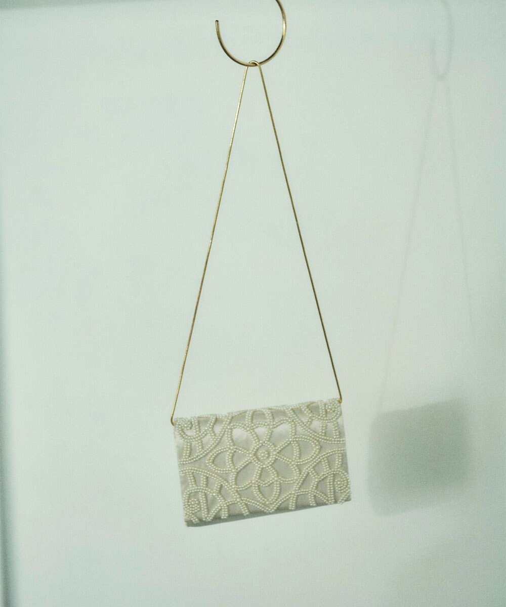 【グレース コンチネンタル/GRACE CONTINENTAL】のパールフラワークラッチバッグ インテリア・キッズ・メンズ・レディースファッション・服の通販 founy(ファニー) 　ファッション　Fashion　レディースファッション　Fashion for Women　バッグ　Bags　エレガント 上品　Elegant　クラシカル　Classical, Vintage-Inspired　クラッチ　Clutch, Clutch Bag　サテン　Satin, Glossy Fabric　パール　Pearl, Pearl Accent　フラワー　Flower, Floral　ポケット　Pocket, Pocket Detail　モチーフ　Motif, Design Theme　ベージュ|ID: prp329100004675006 ipo3291000000034303652