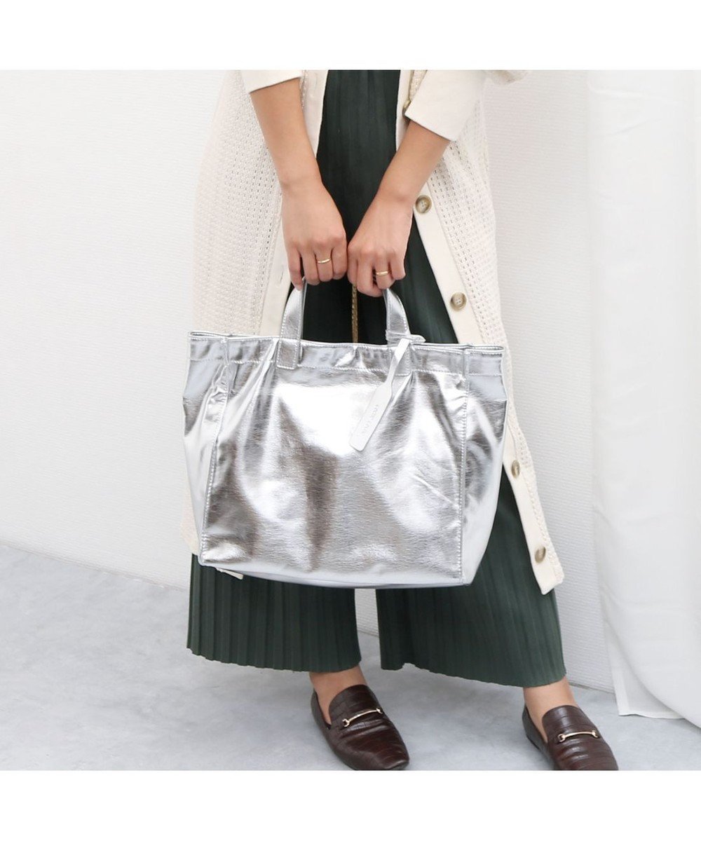【アンビリオン/UNBILLION】のcachecache ソフトメタリックショッパートート インテリア・キッズ・メンズ・レディースファッション・服の通販 founy(ファニー) ファッション Fashion レディースファッション Fashion for Women バッグ Bags カラフル Colorful Design 雑誌 Magazine, Fashion Magazine ハンド Hand, Handmade ポケット Pocket, Pocket Detail ミックス Mix, Mixed Style メタリック Metallic, Shiny Finish モチーフ Motif, Design Theme 再入荷 Restock / Back in Stock シルバー|ID: prp329100004675013 ipo3291000000034303804