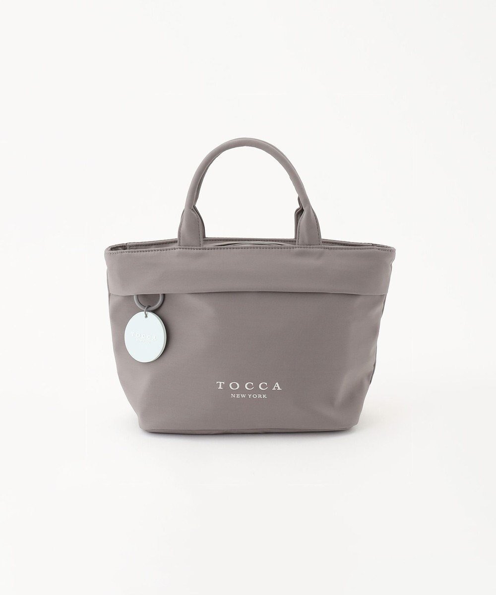 【トッカ/TOCCA】の【WEB限定&一部店舗限定】ARIA TOTE M トートバッグ M インテリア・キッズ・メンズ・レディースファッション・服の通販 founy(ファニー) 　ファッション　Fashion　レディースファッション　Fashion for Women　バッグ　Bags　クラウン　Crown, Royal Motif　コレクション　Collection, Seasonal Line　シューズ　Shoes, Footwear　シリコン　Silicone, Silicone Material　ジップ　Zip, Zipper　スポーツ　Sports, Activewear　財布　Wallet, Purse　チャーム　Charm, Pendant　フェミニン　Feminine, Girly　フロント　Front, Front Design　ポケット　Pocket, Pocket Detail　リラックス　Relax, Relaxed Fit　旅行　Travel　ベージュ系|ID: prp329100004675229 ipo3291000000033784484