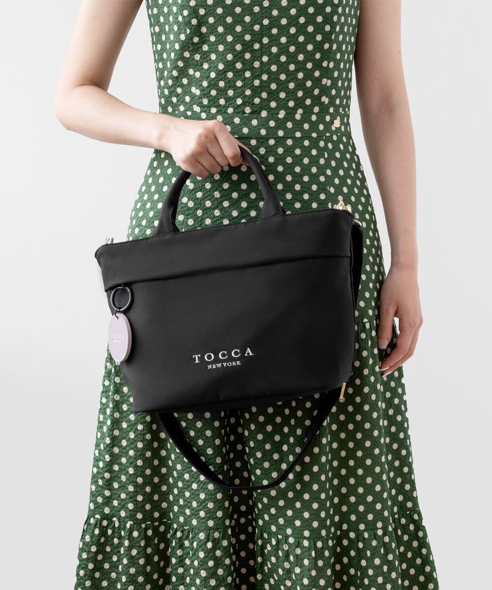 【トッカ/TOCCA】の【WEB限定&一部店舗限定】ARIA TOTE M トートバッグ M インテリア・キッズ・メンズ・レディースファッション・服の通販 founy(ファニー) 　ファッション　Fashion　レディースファッション　Fashion for Women　バッグ　Bags　クラウン　Crown, Royal Motif　コレクション　Collection, Seasonal Line　シューズ　Shoes, Footwear　シリコン　Silicone, Silicone Material　ジップ　Zip, Zipper　スポーツ　Sports, Activewear　財布　Wallet, Purse　チャーム　Charm, Pendant　フェミニン　Feminine, Girly　フロント　Front, Front Design　ポケット　Pocket, Pocket Detail　リラックス　Relax, Relaxed Fit　旅行　Travel　ブラック系|ID: prp329100004675229 ipo3291000000034736492