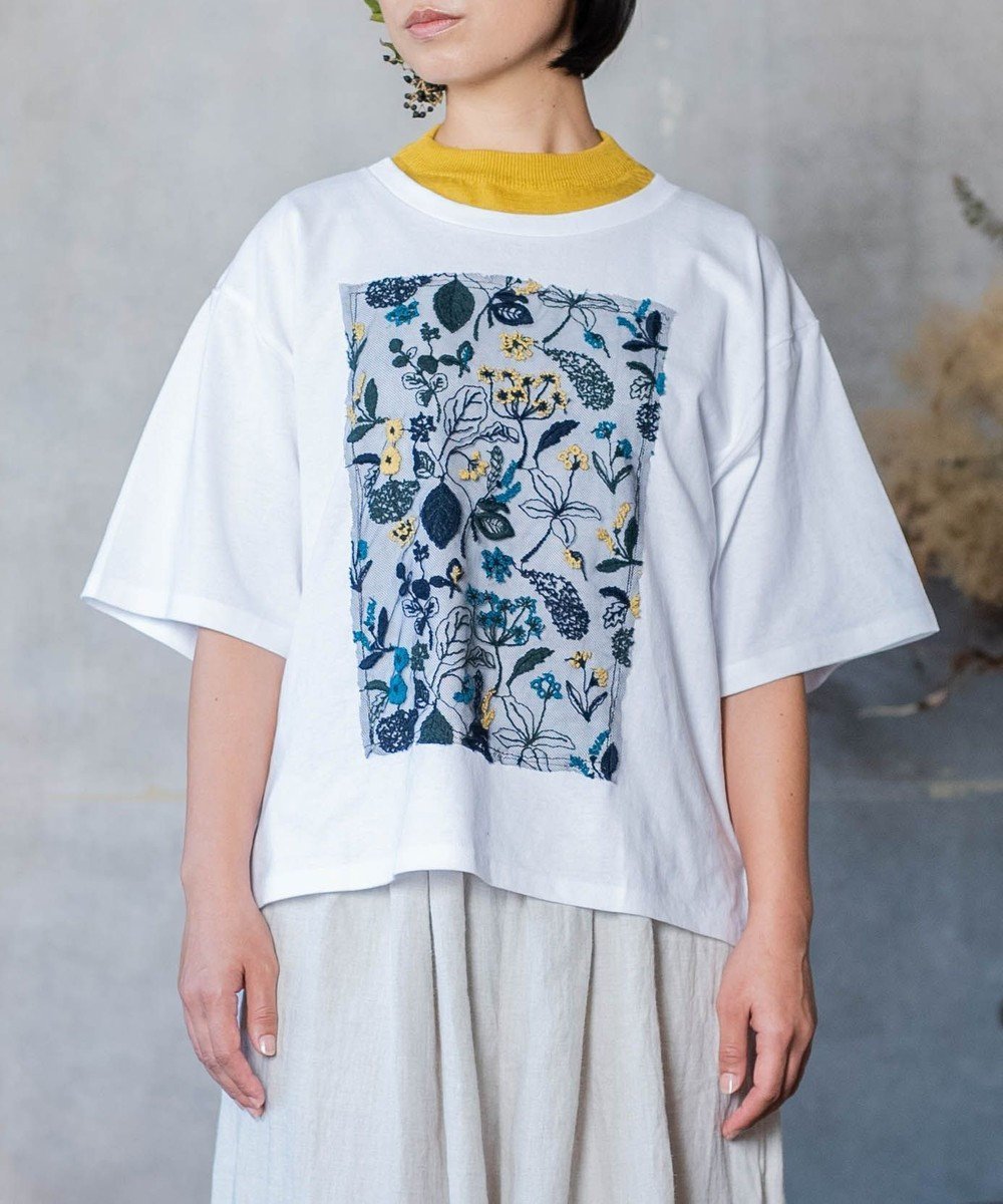 【ムーク/muuc】の〈オープンエンド糸使用ドライタッチコットン生地〉筆記帳刺繍オーバーサイズTシャツ インテリア・キッズ・メンズ・レディースファッション・服の通販 founy(ファニー) 　ファッション　Fashion　レディースファッション　Fashion for Women　トップス・カットソー　Cut & Sew Tops　シャツ・ブラウス・オフィスカジュアル　Elegant Blouses & Button-Ups　ロングTシャツ・Tシャツ　Longline T-Shirts & Tees　カットソー・ベーシックTシャツ　Cut-and-Sewn Tops / Stretch Tees & Basics　春　Spring　カットソー　Cut and Sewn Top　キャンバス　Canvas, Canvas Fabric　定番　Standard, Basic Item　手編み　Hand-Knitted, Handmade Knit　パターン　Pattern, Design Print　モチーフ　Motif, Design Theme　S/S・春夏　SS, Spring/Summer, Warm Season　再入荷　Restock / Back in Stock　夏　Summer　ホワイト|ID: prp329100004675304 ipo3291000000033784757