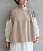 【ムーク/muuc】の〈遠州織物の工場で織られた上質なコットン生地〉〈オーガニックコットン〉〈チュール素材に花刺繍〉あじさい小花刺繍ブラウス ベージュ|ID: prp329100004675386 ipo3291000000034281243