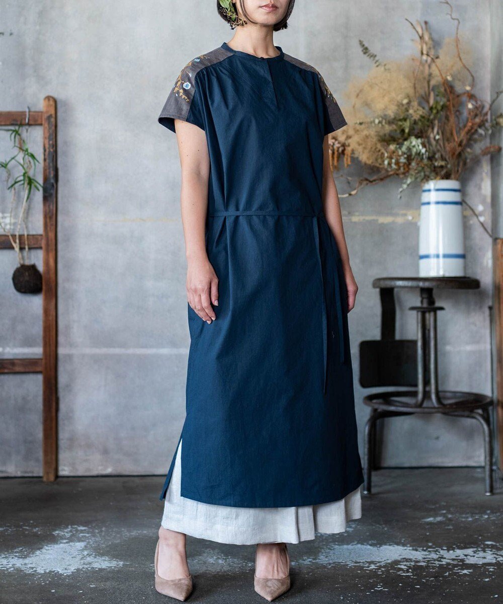【ムーク/muuc】の〈ドライタッチ高品質コットン生地〉ウエスト紐付き ヒルガオ刺繍の半袖ワンピース インテリア・キッズ・メンズ・レディースファッション・服の通販 founy(ファニー) 　ファッション　Fashion　レディースファッション　Fashion for Women　ワンピース　Dresses　ヴィンテージ　Vintage Style　キャンバス　Canvas, Canvas Fabric　ドレス　Dress, One-Piece　定番　Standard, Basic Item　手編み　Hand-Knitted, Handmade Knit　パターン　Pattern, Design Print　ポケット　Pocket, Pocket Detail　半袖　Short Sleeve, Half Sleeve　A/W・秋冬　Autumn/Winter　S/S・春夏　SS, Spring/Summer, Warm Season　再入荷　Restock / Back in Stock　夏　Summer　ネイビー|ID: prp329100004675443 ipo3291000000033785292