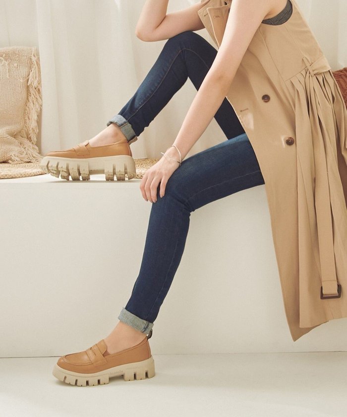 【インター ショシュール/INTER-CHAUSSURES】の【BUSSOLA】厚底デザインソールローファー インテリア・キッズ・メンズ・レディースファッション・服の通販 founy(ファニー) https://founy.com/ ファッション Fashion レディースファッション Fashion for Women 厚底 Platform Shoes シューズ Shoes, Footwear ドレス Dress, One-Piece バランス Balance, Style Balance ライニング Inner Lining, Inner Fabric, Lined 旅行 Travel ビジネス 仕事 通勤 Business / Work / Commuting |ID: prp329100004675543 ipo3291000000034315772